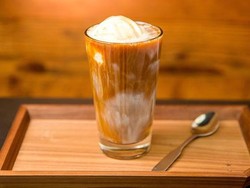 Di Gerai Kopi Ini Beli Kopi dengan Gelas Kertas Akan Kena Biaya Tambahan