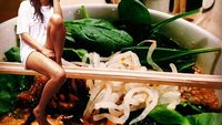 Celebrities in Ramen, Foto-foto Unik Selebriti Berendam dalam Kuah Ramen