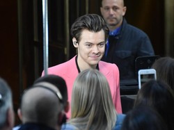 Harry Styles Ungkap soal Biseksual Lewat Lagu Baru Medicine?