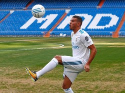 Juggling Gagal Theo Hernandez di Santiago Bernabeu yang Jadi Cemoohan
