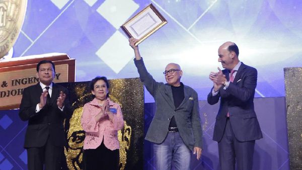 Robby Djohan dan Peter Gontha Raih Penghargaan