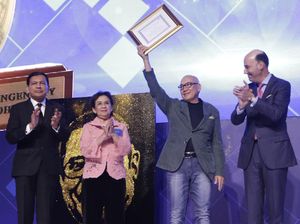 Robby Djohan dan Peter Gontha Raih Penghargaan