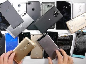 Pria yang Tenar Karena Hobi Hancurkan Smartphone Mahal