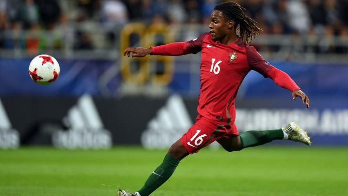 Renato Sanches harus melupakan Piala Dunia 2018. (Foto: AFP/Maciej Gillert)