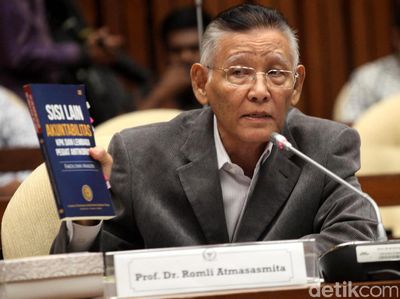 Romli Atmasasmita Rapat dengan Pansus Angket KPK