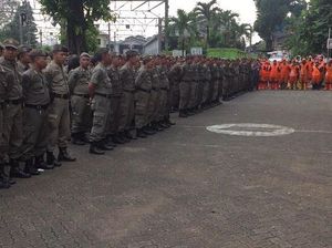 673 Personel Gabungan Dikerahkan untuk Tertibkan Bukit Duri 673 Personel Gabungan Dikerahkan untuk Tertibkan Bukit Duri