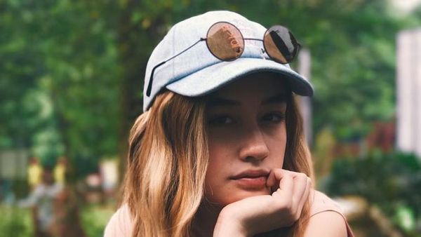 Tatapan Natasha Ryder Bikin Meleleh