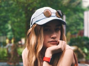 Tatapan Natasha Ryder Bikin Meleleh