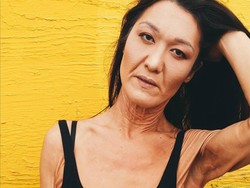 Pesan Model 26 Tahun Berwajah Keriput Tentang Mencintai Diri Sendiri