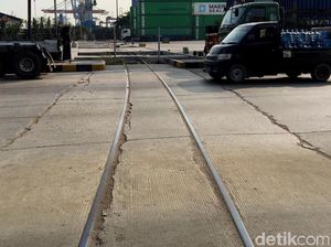 Rel Eks Belanda Sudah Jadi Permukiman Warga, Bagaimana Reaktivasinya? Rel Eks Belanda Sudah Jadi Permukiman Warga, Bagaimana Reaktivasinya?