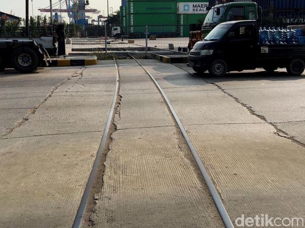 Aduh! Rel Kereta Pelabuhan yang Dikepret Rizal Ramli Mati Lagi
