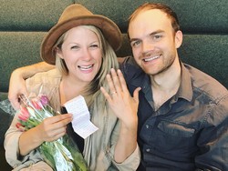 Romantisnya Pria yang Melamar Kekasih di Starbucks