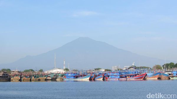 Foto: Pantai Kejawanan yang Lagi Naik Daun di Cirebon