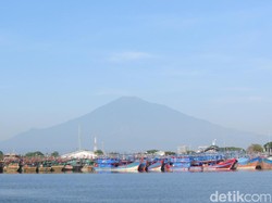 Rekomendasi Tiga Pantai Buat Santai di Cirebon