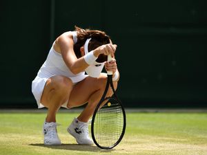 Mereka yang Tertunduk di Lapangan Wimbledon