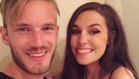Kemesraan YouTuber Terkaya dan Pacar Cantiknya