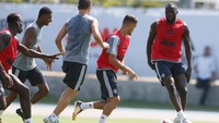 Lukaku akan memakai kostum MU bernomor punggung 9 yang sebelumnya dipakai oleh Ibrahimovic. Foto: REUTERS/Lucy Nicholson