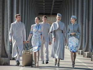 Foto: Modisnya Seragam Baru Pramugari Hainan Airlines Foto: Modisnya Seragam Baru Pramugari Hainan Airlines