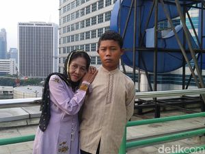 Nenek Rohaya dan Selamet Tersipu Malu Bayangin Bulan Madu Nenek Rohaya dan Selamet Tersipu Malu Bayangin Bulan Madu