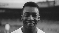 Pele sangat layak menjadi striker terbaik sepanjang masa di Piala Dunia. Ia mengantar Brasil tiga kali menjuarai Piala Dunia dan menjadi satu-satunya pemain yang bisa mengangkat trofi Jules Rimet sebanyak tiga kali. (Foto: AFP PHOTO)
