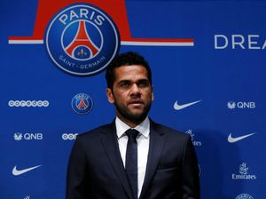 Dani Alves Resmi Gabung PSG