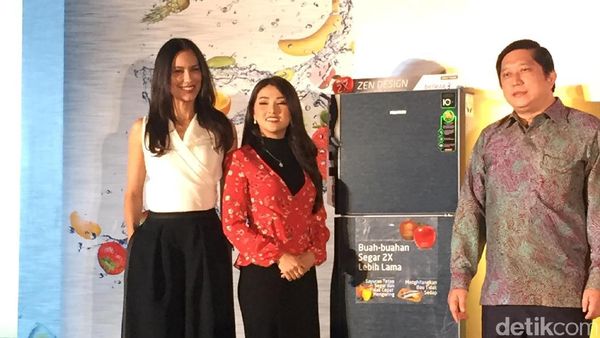 Foto: Masak Bareng Sophia Latjuba Bikin Nicky Tirta Grogi