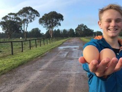 Baru Enam Belas Tahun Sudah Jadi Juragan Telur Besar