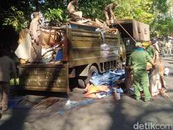 Dibongkar, PKL Jalan Hasanudin Kebingungan Cari Tempat Baru
