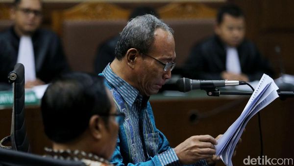 Terdakwa e-KTP, Teteskan Air Mata Saat Baca Pledoi