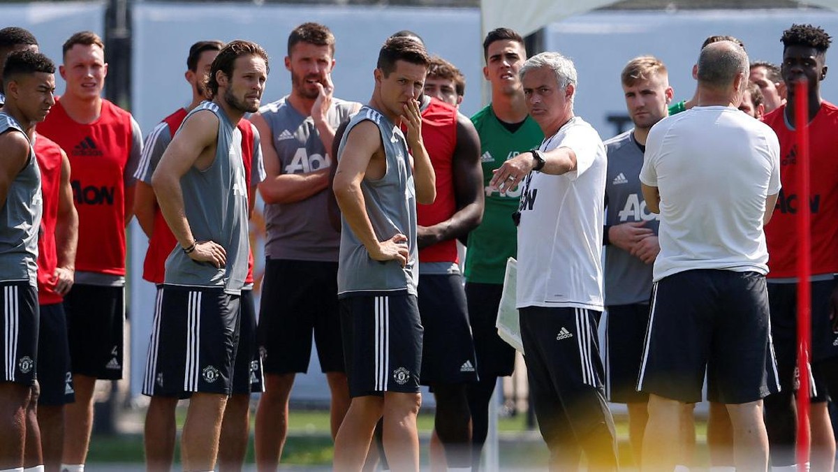 Manchester United di tur pramusimnya (Foto: REUTERS/Lucy Nicholson)