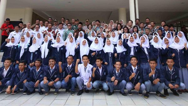 Astra Sumbang Rp 27 Miliar ke SMKN 1 Leuwiliang
