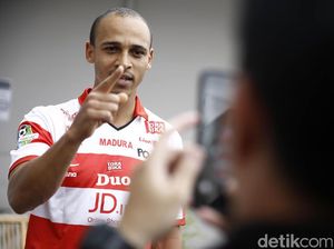 Pensiun Usai Tinggalkan Madura United, Odemwingie Bersiap Jadi Pegolf Pensiun Usai Tinggalkan Madura United, Odemwingie Bersiap Jadi Pegolf