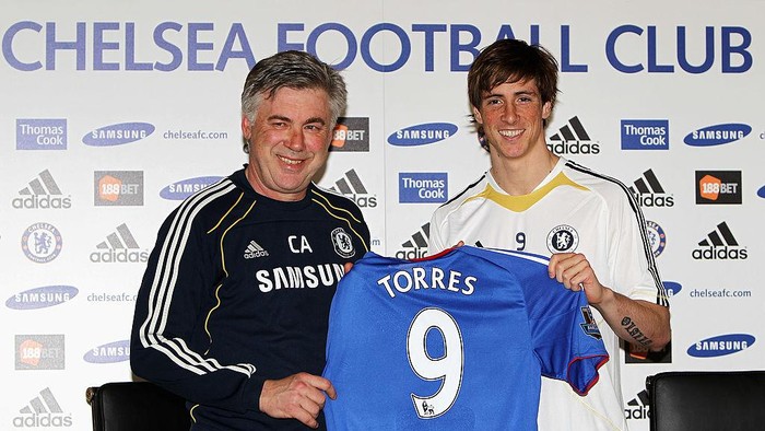 Fernando Torres COBHAM, ENGLAND - FEBRUARY 04: Manager Carlo Ancelotti (L) and Fernando Torres pose for the media at the Chelsea Press Conference on February 4, 2011 in Cobham, England. (Photo by Dean Mouhtaropoulos/Getty Images)