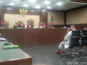 Saipul Jamil Menangis di Persidangan Minta Dibebaskan