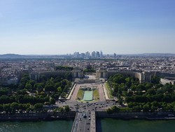 Dilanda Gelombang Panas, Paris Larang 5 Juta Mobil Melintas