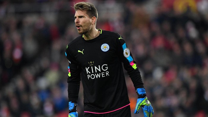 Leicester Lepas Ron-Robert Zieler ke Stuttgart