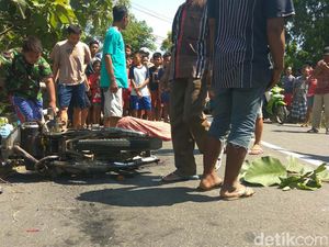 Senggol Pembatas Jembatan, Pemotor Tewas Terlindas Truk