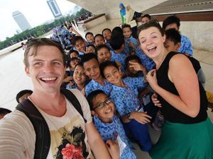 Jordan Simons, Keliling Dunia dan Terpesona Indonesia