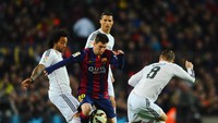 Baju kandang Barcelona dan sepatu Lionel Messi di pertandingan melawan Madrid tahun 2015 juga berharga mahal. Harganya 4.995 pounsterling atau setara Rp 85,7 juta. (Foto: David Ramos/Getty Images)