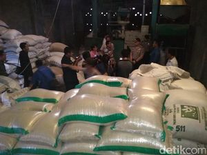 Beras Kemasan Tak Berizin Ini Diedarkan di Sejumlah Kota di Jatim Beras Kemasan Tak Berizin Ini Diedarkan di Sejumlah Kota di Jatim