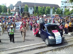 Sopir Taksi Solo Tunggu Ketegasan Pemerintah Atur Taksi Online