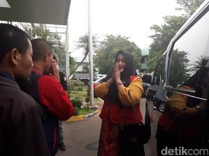 Jenguk Ahli IT Hermansyah, Fahira Idris: Kondisinya Lebih Baik