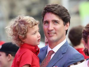 Terpesona Foto PM Kanada Justin Trudeau Dalam Setelan Jas
