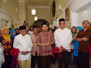 Taufiq Ismail Buka Perpustakaan Komunitas Muslim Indonesia di AS
