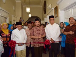 Taufiq Ismail Buka Perpustakaan Komunitas Muslim Indonesia di AS