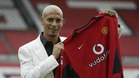 Rio Ferdinand kembali masuk daftar ini setelah Manchester United membelinya dari Leeds dengan nilai 30 juta pound sterling pada Juli 2002. Sebuah nilai monumental pada saat itu. (Foto: Alex Livesey/Getty Images)