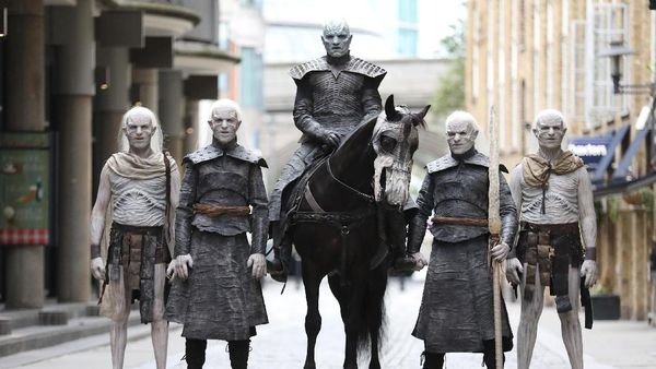 Winter Is Coming! Serbuan White Walkers di London