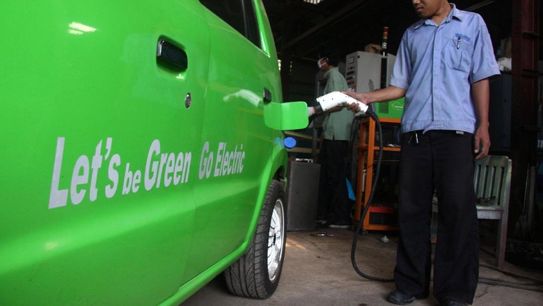 Jokowi akan Keluarkan Aturan Mobil Listrik, Ini Kira-kira Isinya