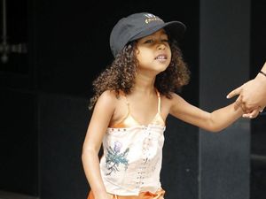 Lucunya Anak Kim Kardashian Saat Nyanyikan Lagu Ayahnya