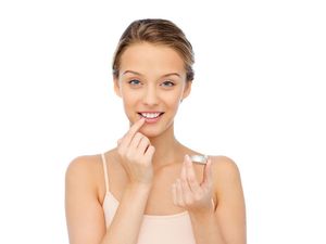 7 Lip balm SPF yang Melembabkan dan Merawat Bibir untuk Sehari-hari 7 Lip balm SPF yang Melembabkan dan Merawat Bibir untuk Sehari-hari